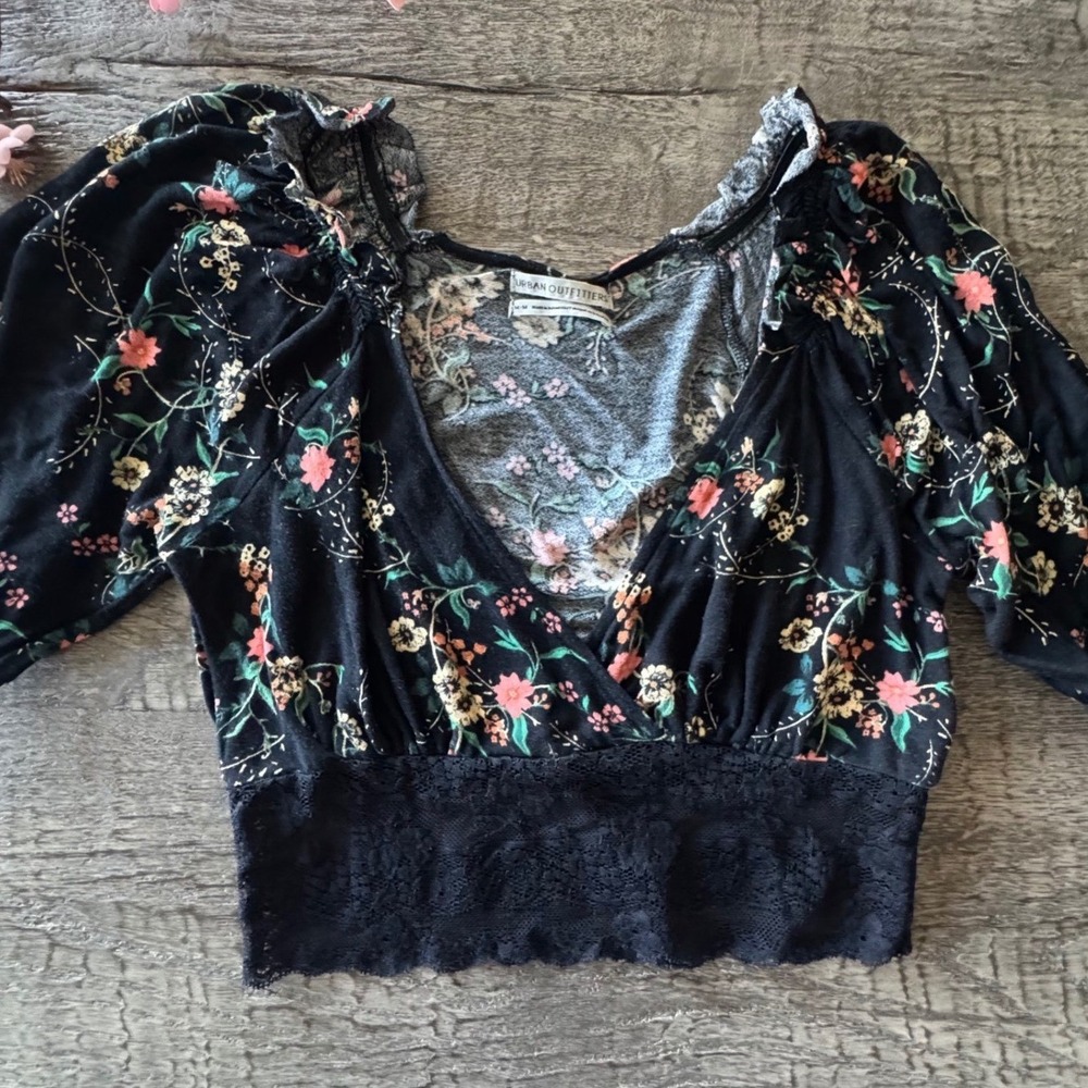Urban Outfitters Floral Lace Crop Top Black Ruffle Coquette Romantic M